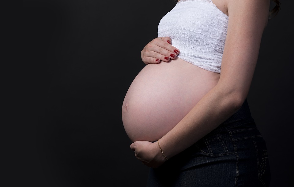 ¿Por qué da acidez estomacal durante el embarazo?