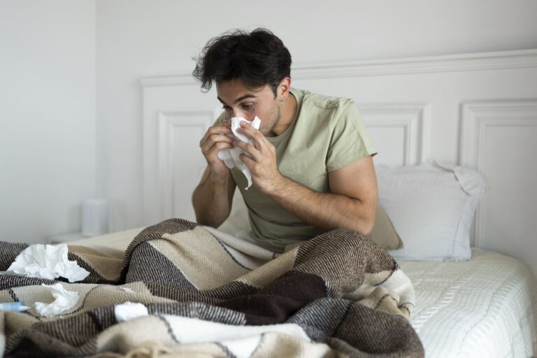 Hombre con Resfriado Común Teragrip Acetaminofén Clorfeniramina Laboratorios Farma