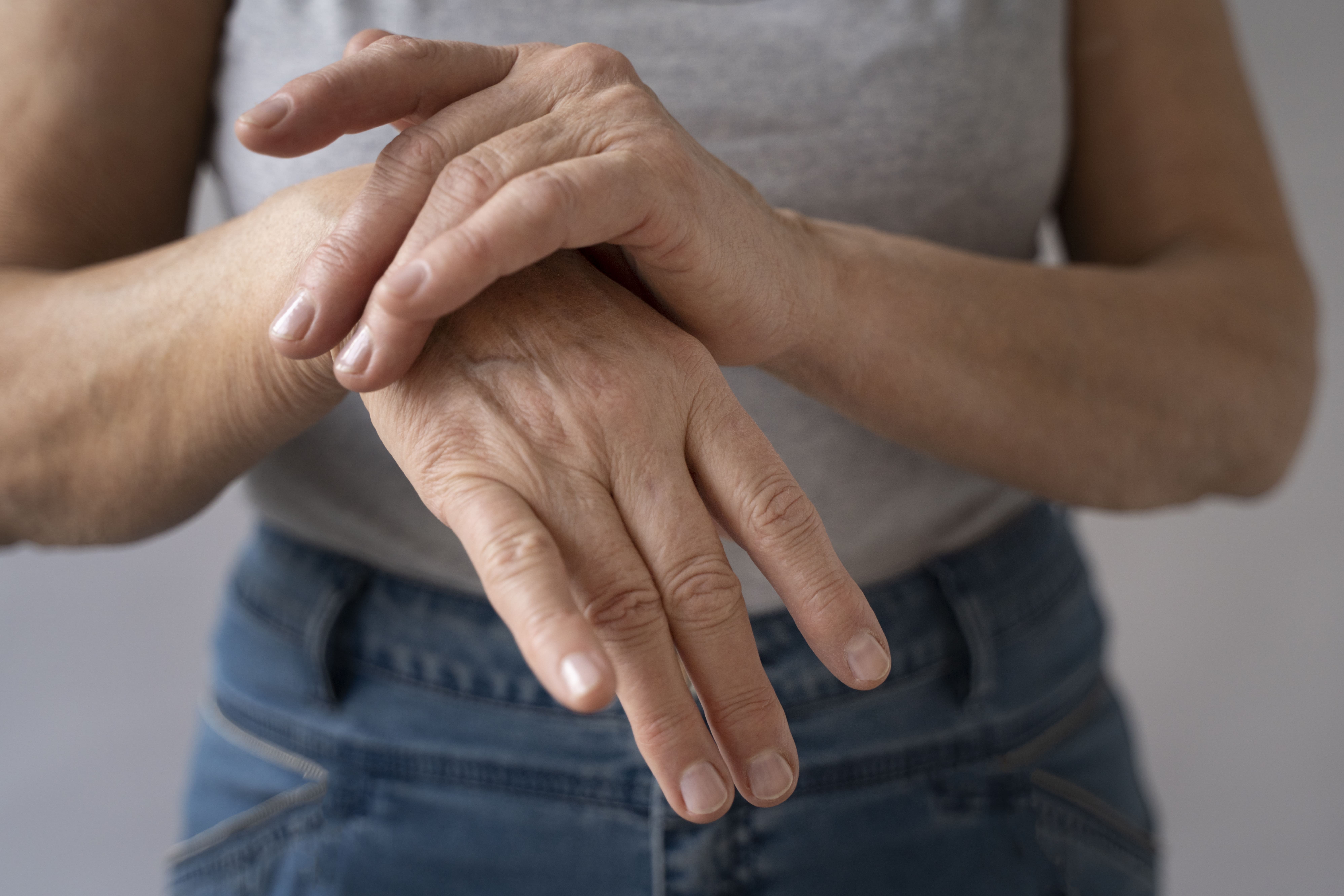 Manos con Dolor Articular Laboratorios Farma