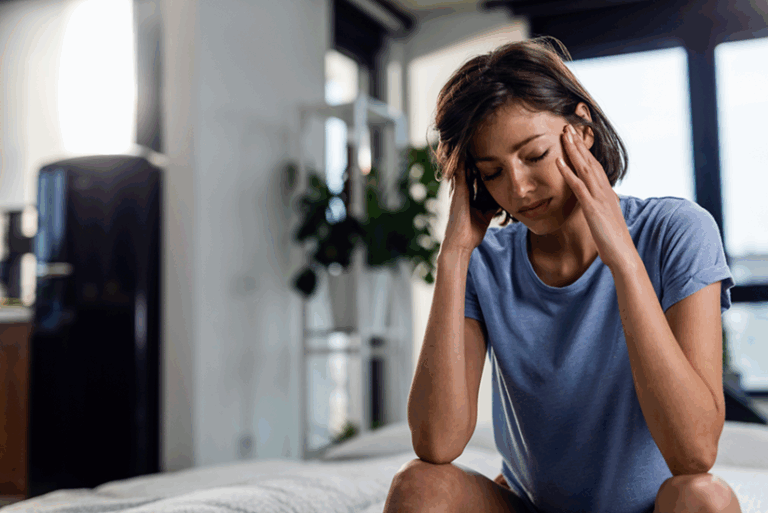 Mujer con Dolor de Cabeza Ibuprofeno Analgésico Antiinflamatorio Laboratorios Farma Femmex